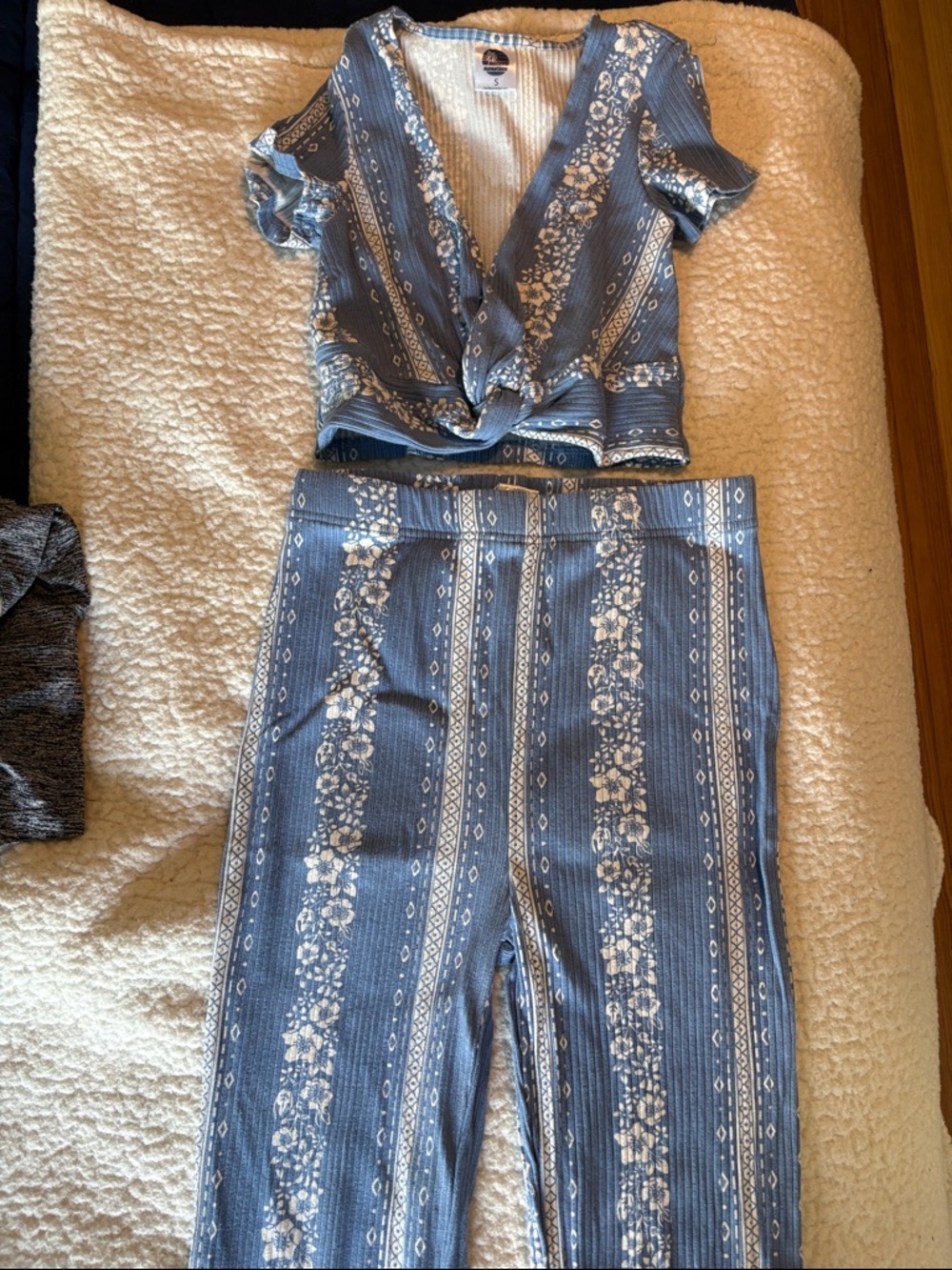 Women's Blue Floral Ribbed Knit Tie-Front Top & High-Waist Pants Set